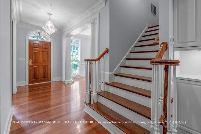 Building Photo - Luxurious 4 Bedroom, 5.5 Bathroom Townhome on Prestigious Queens Road. Contact (980) 315-3645 for...