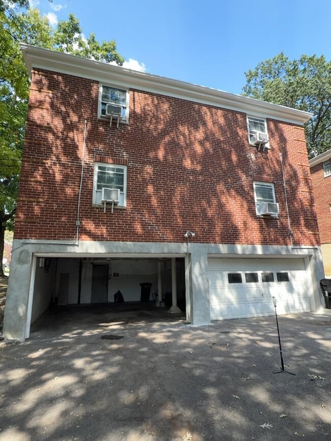 Building Photo - 2769 Losantiville Ave