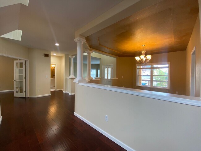 Building Photo - Beautiful 5 Bedroom Home!