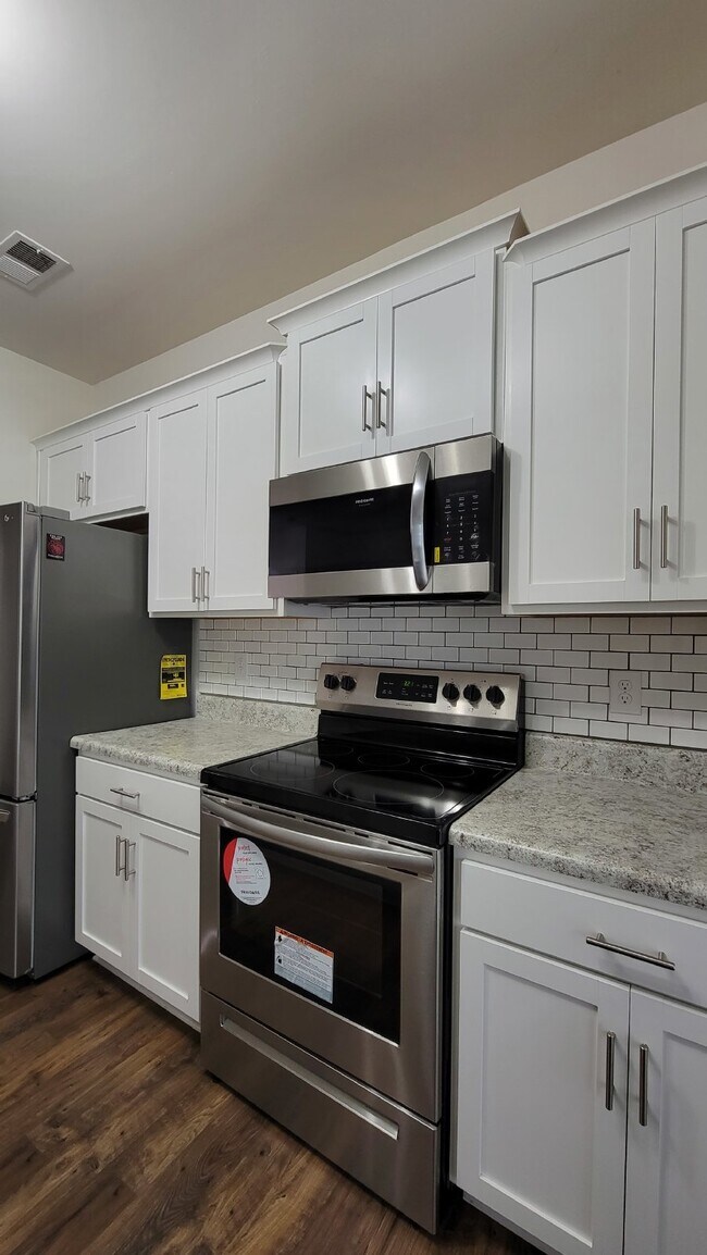 Building Photo - "Modern 3-Bedroom Multiplex with 3 Full Ba...