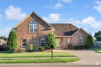 Building Photo - FULLY and Tastefully furnished 3 bedroom h...