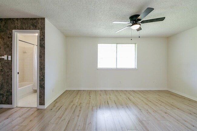 Building Photo - 23938 Spring Mill Ln