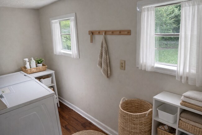 Building Photo - 362 Oldham Ave