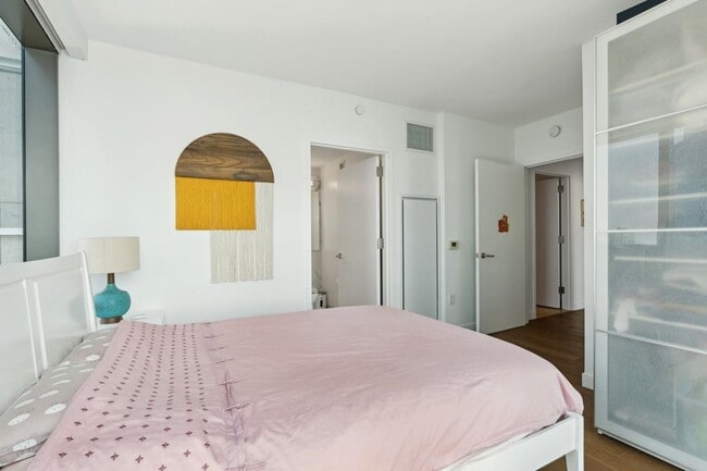 Building Photo - 99 Hudson St