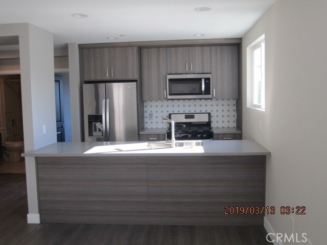 Building Photo - 6220 Tyrone Ave