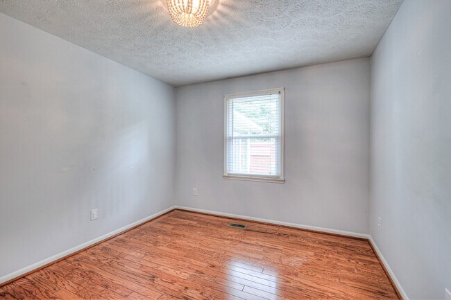Building Photo - 673 Rampart Ln