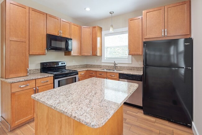 Building Photo - Modern Kenilworth Home
