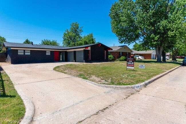 Building Photo - Fully Renovated 3-Bedroom Home in Bethany ...