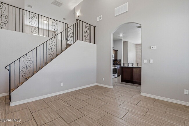 Building Photo - 14293 Meadow Lake Ave