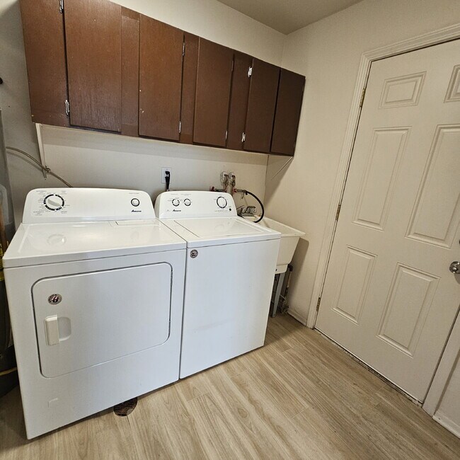 Building Photo - 3 Bedroom, 1 Bathroom Ranch with Updated Flooring, Paint, Carpet. 2 Car Garage. Kitchen with All ...