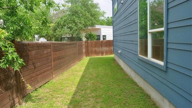 Building Photo - 1131 Mason Ave