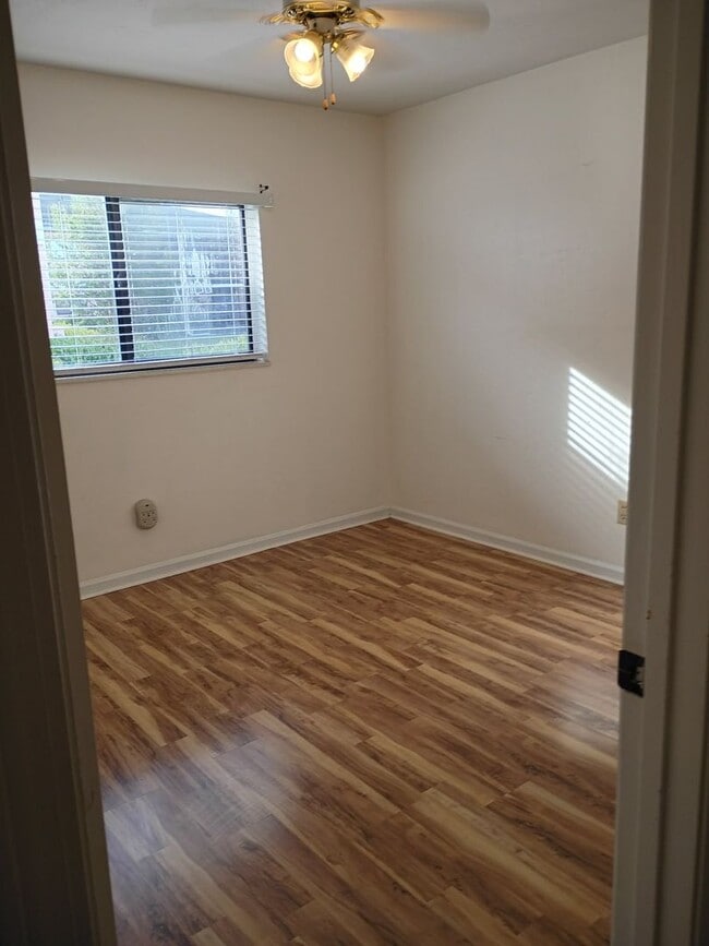 Building Photo - Tradewinds I