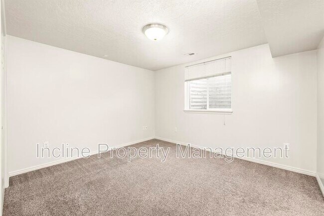 Building Photo - 627 E 500 S