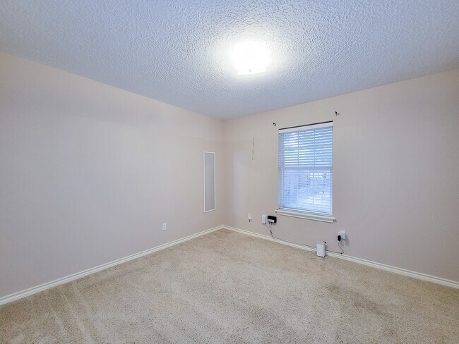 Building Photo - 1000 Shell Ave