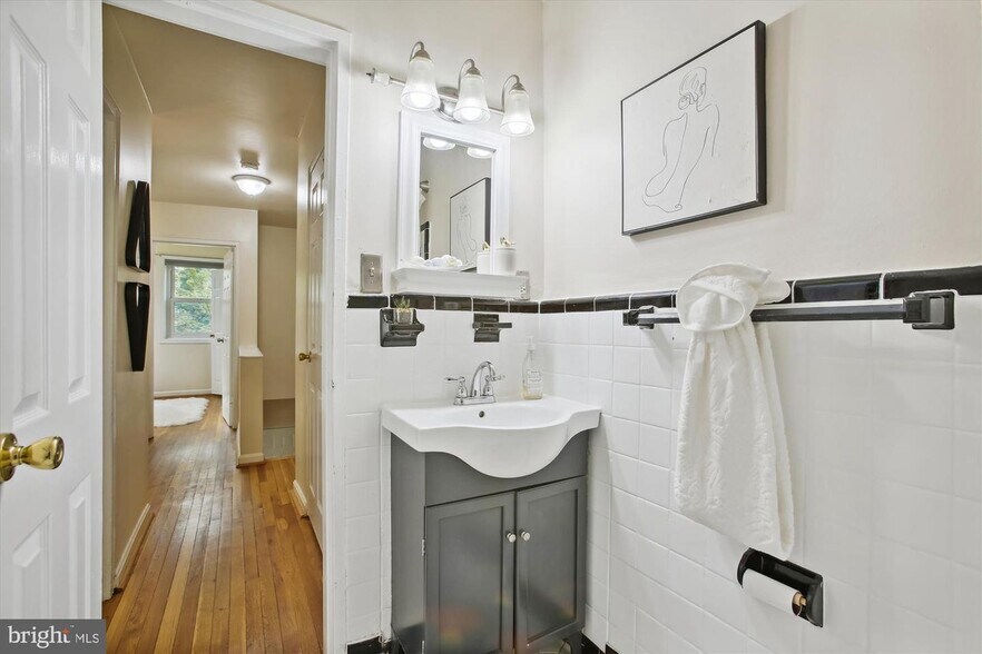 Building Photo - 127 Dale St