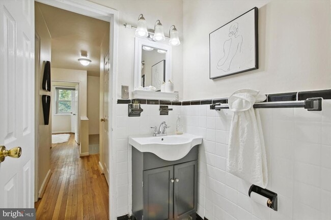 Building Photo - 127 Dale St