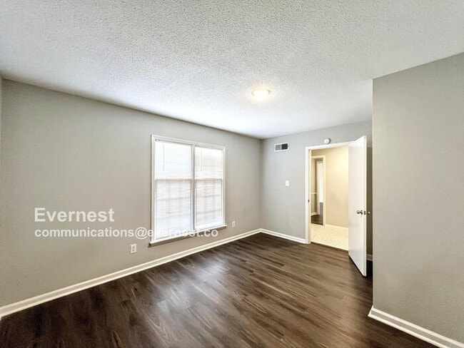 Building Photo - 8287 Farmington Dr E