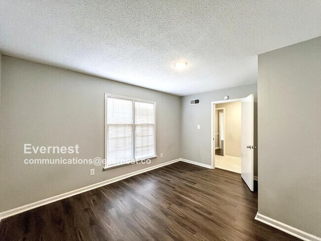 Building Photo - Beautiful 4-Bedroom Home with Spacious Liv...