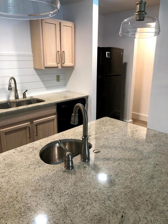 Building Photo - 337 W Coleman Blvd