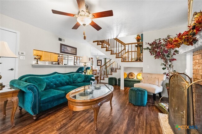 Building Photo - 619 Strings Dr