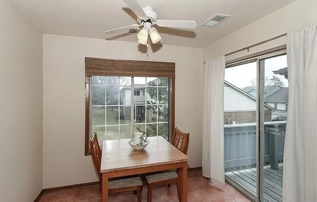 Building Photo - 1732 Chesapeake Ln