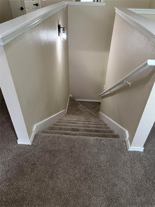 Building Photo - 3933 Brook Hollow Dr