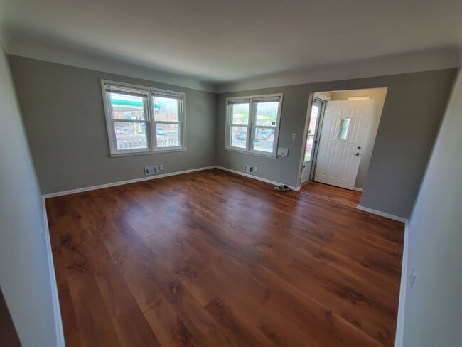 Building Photo - Gorgeous 3 bedroom 2 bath - Side by Side Duplex South Minneapolis