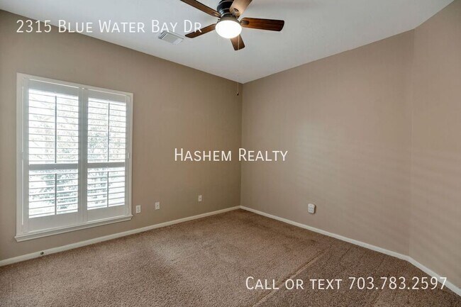 Building Photo - 2315 Blue Water Bay Dr