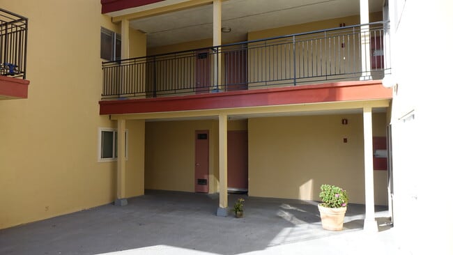 Building Photo - 2606 Benvenue Ave