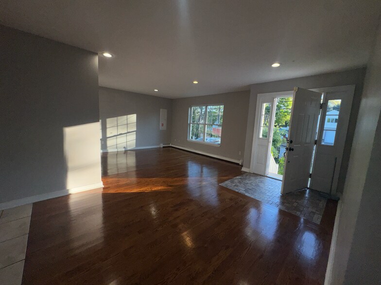 Building Photo - 83 Whittier Dr