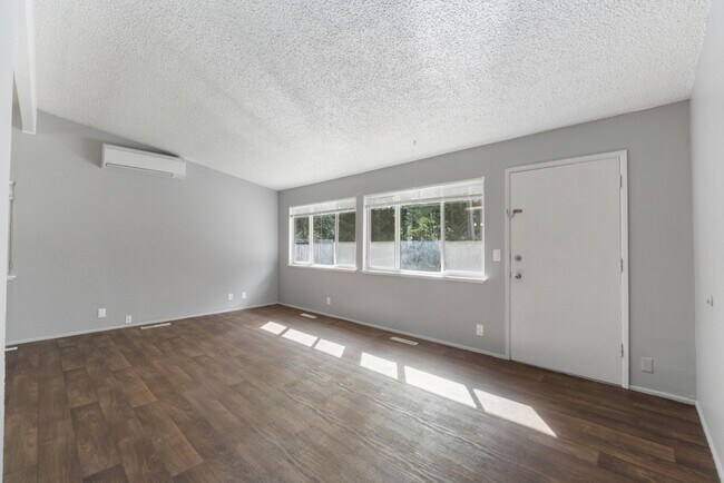 Building Photo - 12745 Lala Cove Ln SE