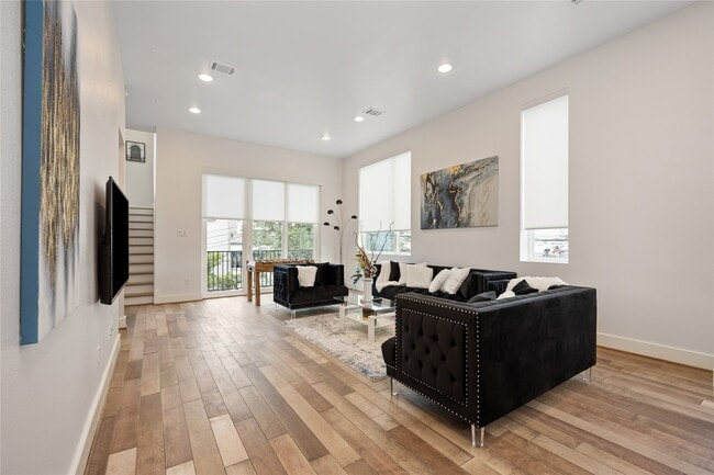 Building Photo - 5914 Val Verde St