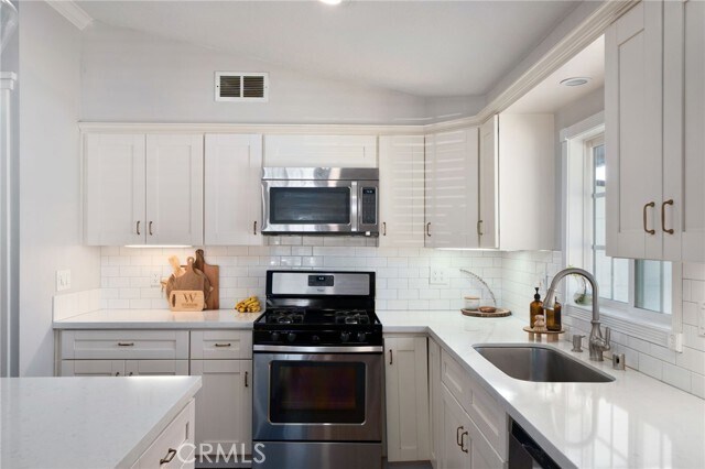 Building Photo - 2273 Columbia Dr