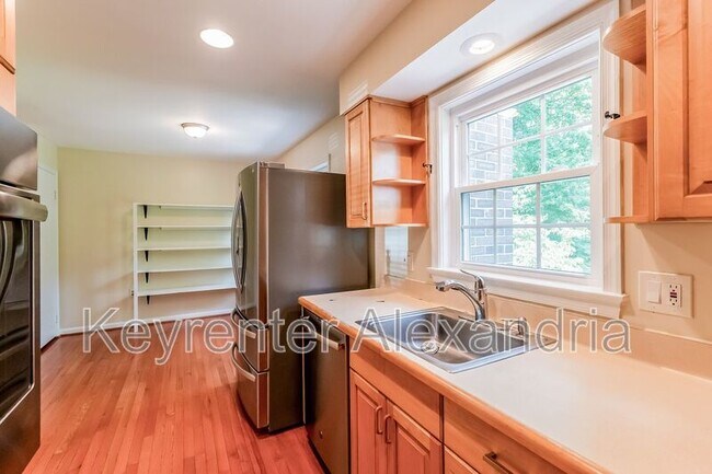 Building Photo - 8239 Dr Craik Ct
