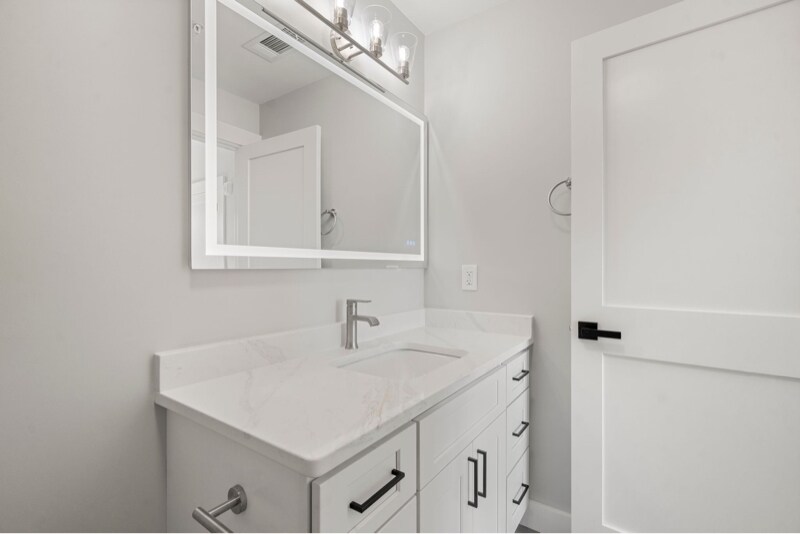 Building Photo - 66 Stanley St