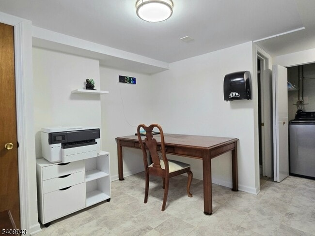 Building Photo - 708A Farrand St