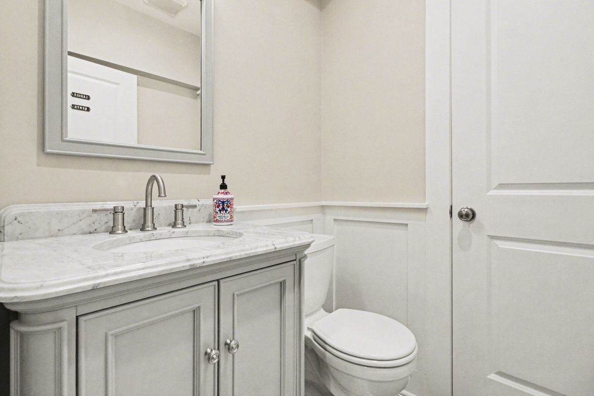 Building Photo - 3906 Hillside Dr