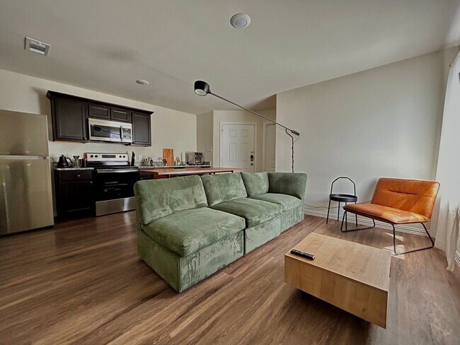 Building Photo - Sunny Side Up