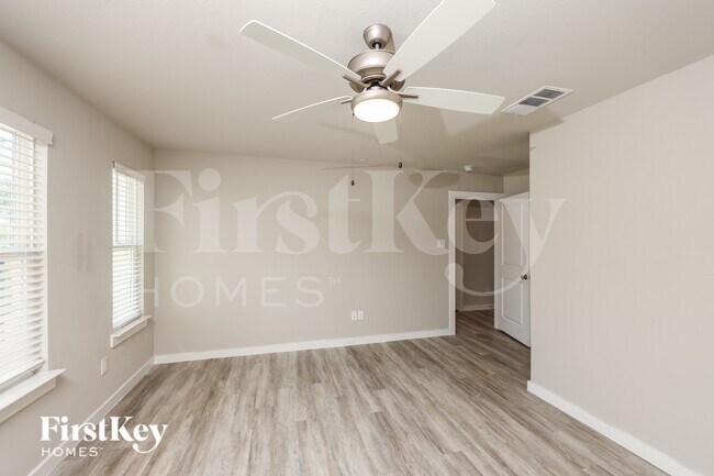 Building Photo - 622 Ava Trl
