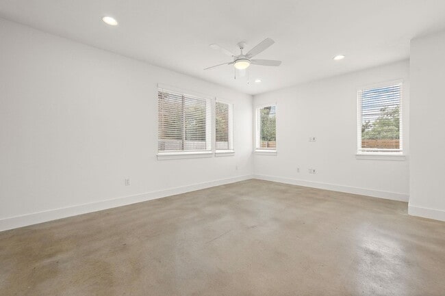 Building Photo - 1206 Sarabeth Way