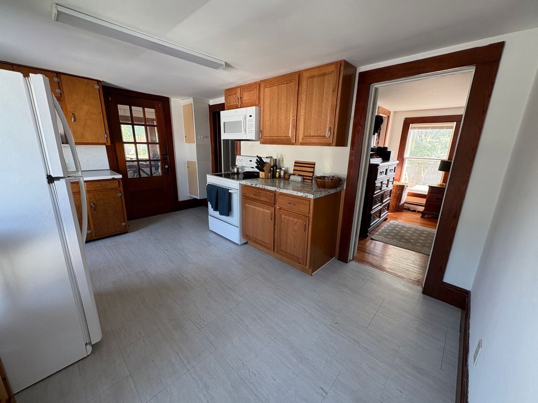 Building Photo - 3729 New York 43-2nd floor