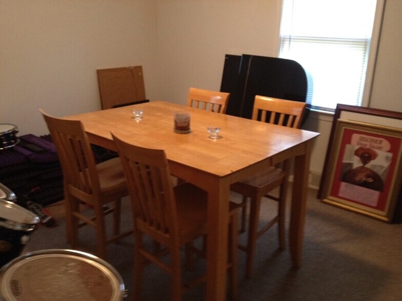 Building Photo - 17 Wright St