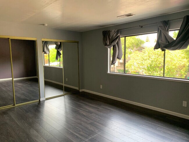 Building Photo - 3406 Bristol Ct