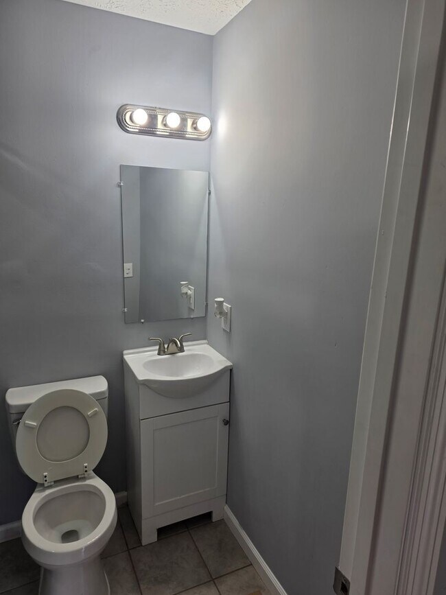 Building Photo - Three bedroom two bath Mt. Juliet just remodeled only $2,100
