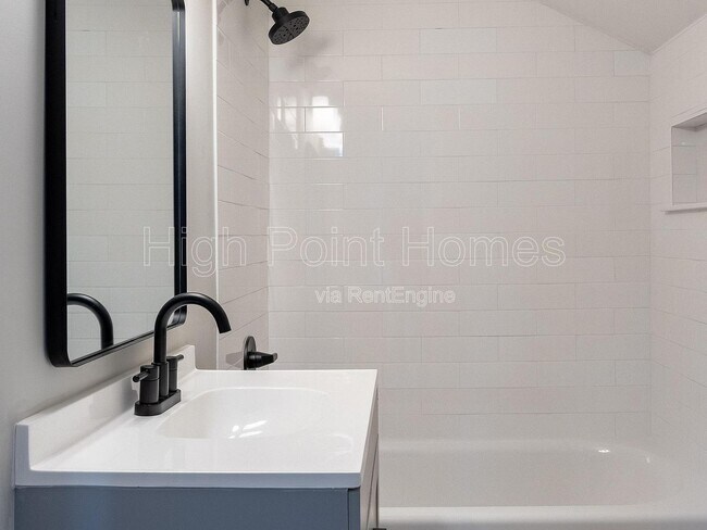 Building Photo - 1201 E 32nd St