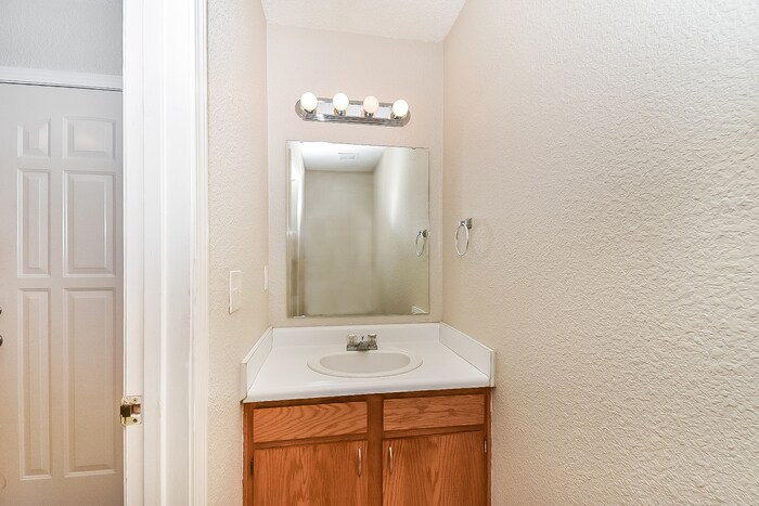 Building Photo - 3606 Black Locust Dr