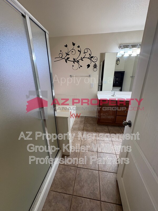Building Photo - 15745 W Latham St