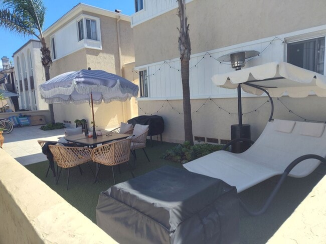 Building Photo - ***AVAILABLE NOW***Modern Micro Unit – Ste...