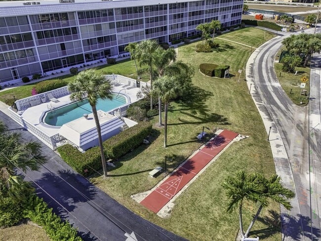 Building Photo - 907 Marina Dr