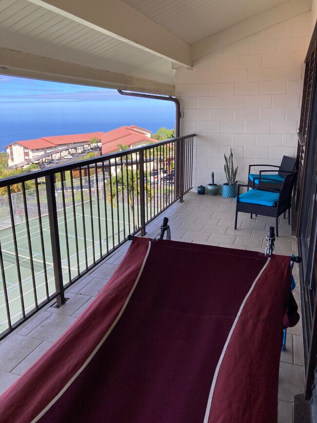 Large lanai at cool, comfortable elevation. - 79-7199 Mamalahoa Hwy